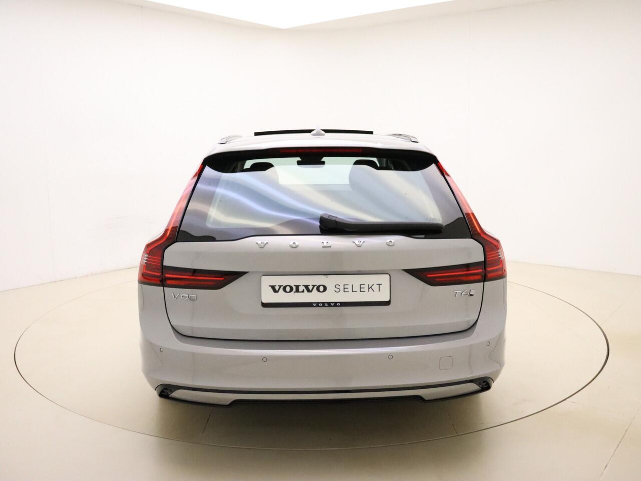 Volvo V90 T6 350pk AWD Ultra Dark / 360 Camera / Head-Up / Schuif/kanteldak / Trekhaak / BLIS / Harman&Kardon / Elektr. Stoelen / Full-LED / Lederen Dashboard /