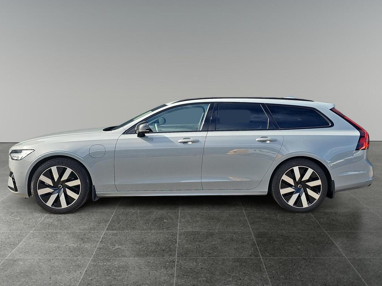 Volvo V90 2.0 T6 Plug-in hybrid AWD Plus Dark | Trekhaak | Harman/Kardon Audio | 360 graden camera | Stoelverwarming |