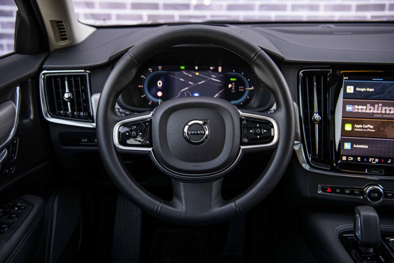 Volvo V90 2.0 T8 Plug-in hybrid AWD Ultra Dark | Trekhaak | Panoramadak | 360 Camera | Gelaagd Glas | Stoel en Stuurverwarming | Head Up Display | Leder Dashboard |