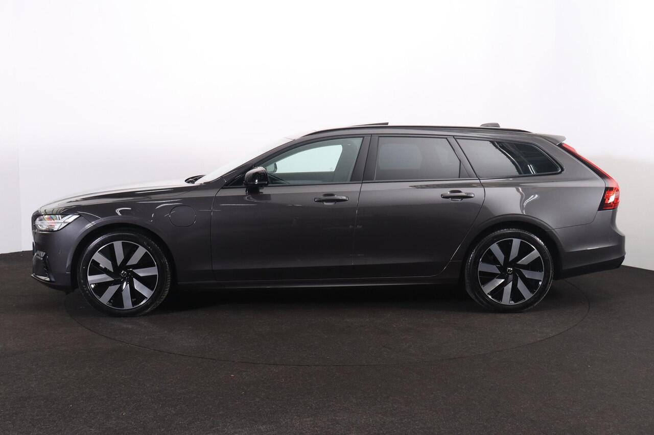 Volvo V90 T8 Recharge AWD Ultra Dark - Luchtvering - Panorama/schuifdak - IntelliSafe Assist & Surround - 360º Camera - Harman/Kardon audio - Adaptieve LED koplampen - Verwarmde voorstoelen, stuur & achterbank - Parkeersensoren voor & achter - Elektr. bedienb. voor