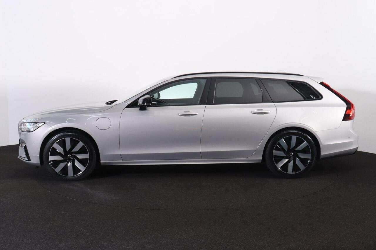 Volvo V90 T6 Recharge AWD Plus Dark - IntelliSafe Assist & Surround - Harman/Kardon audio - 360º Camera - Adaptieve LED koplampen - Verwarmde voorstoelen, stuur & achterbank - Parkeersensoren voor & achter - Elektr. bedienb. voorstoelen met geheugen - Extra getint 