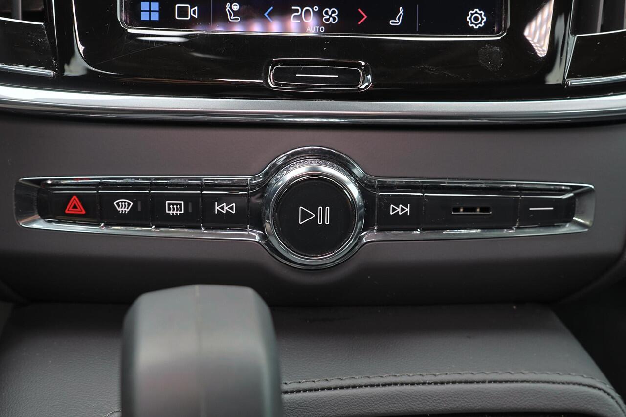 Volvo V90 T6 Recharge AWD Plus Dark - IntelliSafe Assist & Surround - 360º Camera - Harman/Kardon audio - Adaptieve LED koplampen - Verwarmde voorstoelen, stuur & achterbank - Parkeersensoren voor & achter - Elektr. bedienb. voorstoelen met geheugen - Extra getint 