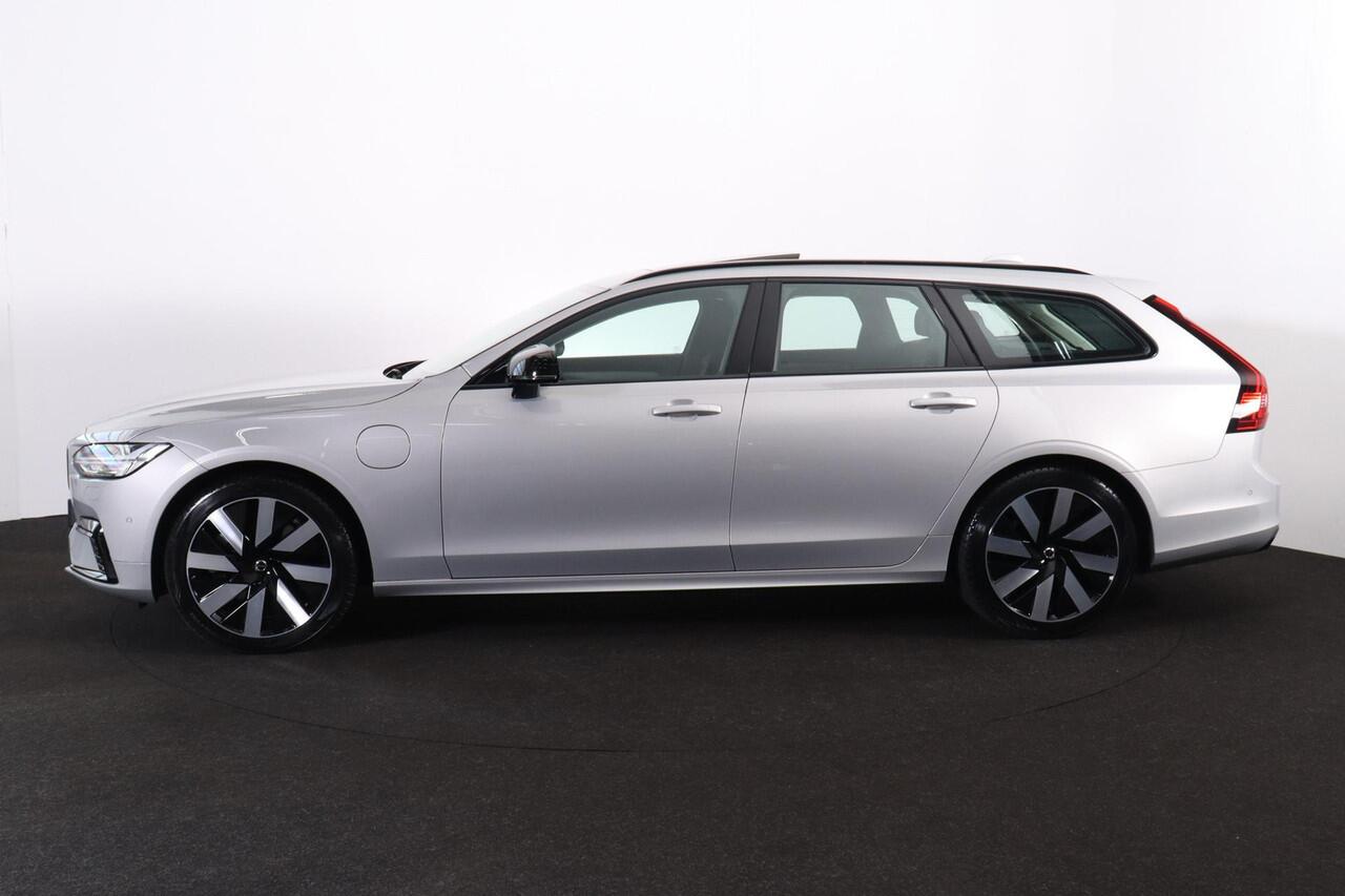 Volvo V90 T6 Recharge AWD Ultra Dark - Panorama/schuifdak - IntelliSafe Assist & Surround - 360º Camera - Adaptieve LED koplampen - Verwarmde voorstoelen, stuur & achterbank - Parkeersensoren voor & achter - Elektr. bedienb. voorstoelen met geheugen - Head up displ