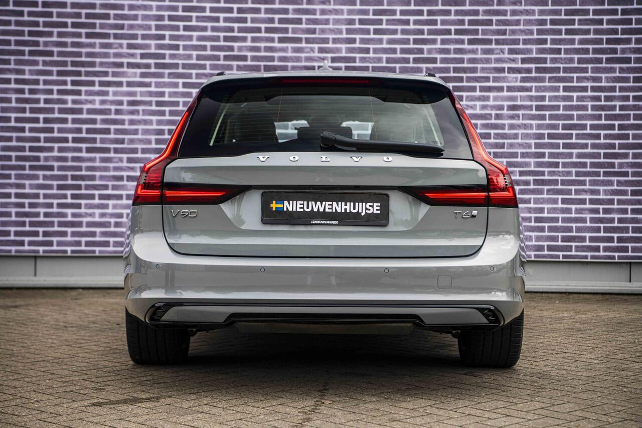 Volvo V90 2.0 T6 Plug-in hybrid AWD Ultra Dark | Schuif-/kanteldak | Trekhaak | Adaptieve LED koplampen | Harman Kardon audio | Adaptieve Cruise Control |
