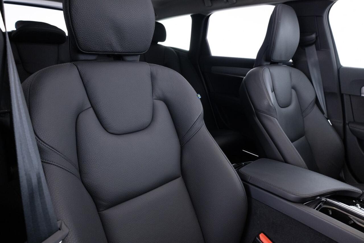 Volvo V90 Cross Country B5 AWD Pro | PANORAMADAK | LEDER | Trekhaak | harman/kardon