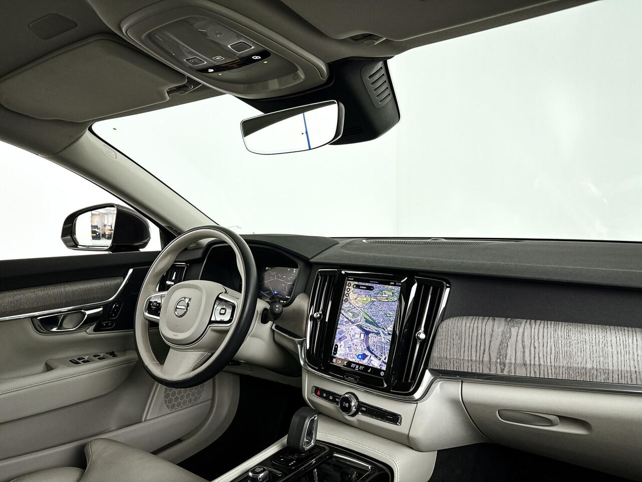 Volvo V90 T6 Plug-in hybrid AWD Core Bright | Parkeercamera | Harman Kardon | Stoel- en Stuurverwarming