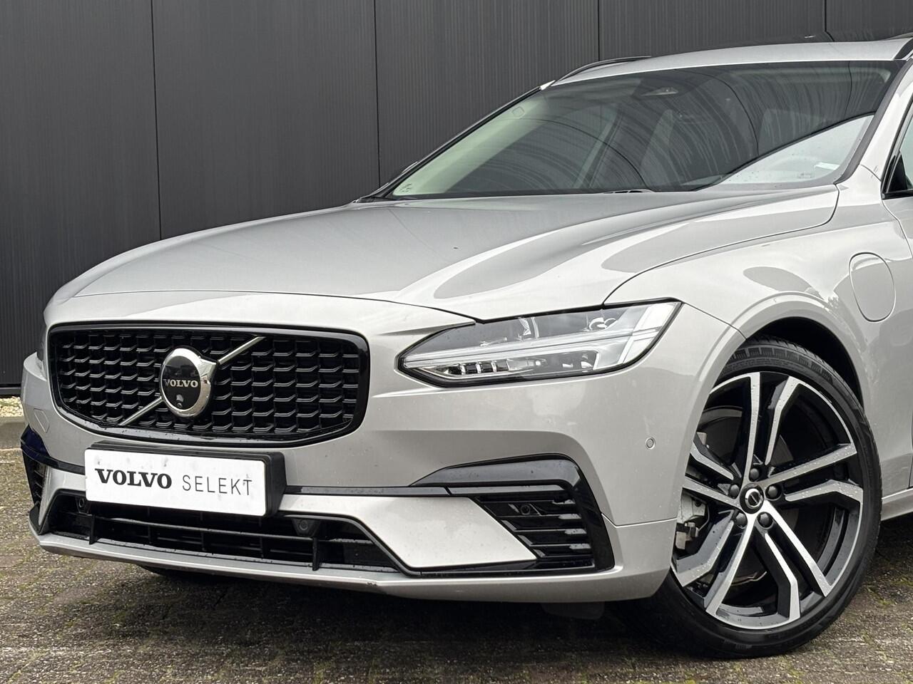 Volvo V90 T6 AWD Recharge Plus Dark / Panoramisch Dak / Luchtvering / 20" / 360 camera / Alarm