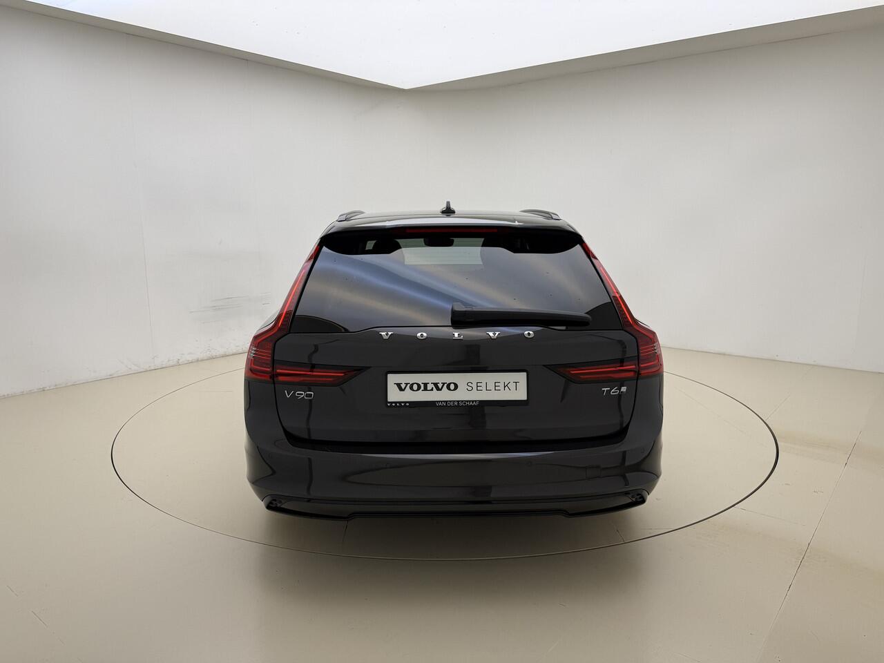 Volvo V90 T6 350pk AWD Plus Dark / 360 Camera / Full-LED / El. Trekhaak / Getint glas / El. Stoelen / Harman&Kardon Audio / 19'' / ACC / BLIS / Stoel + Stuurw. Verwarming /