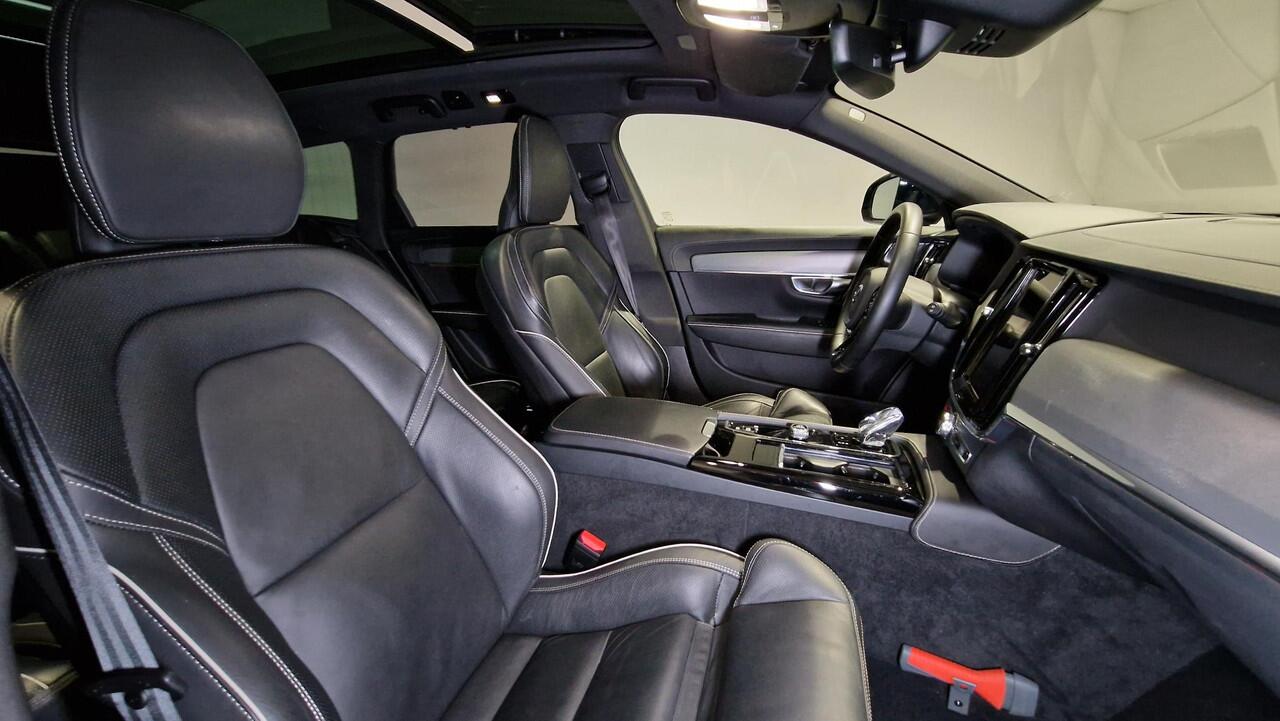 Volvo V90 2.0 T6 Plug-in hybrid AWD Ultimate Dark | Panoramadak | Harman Kardon | Trekhaak |