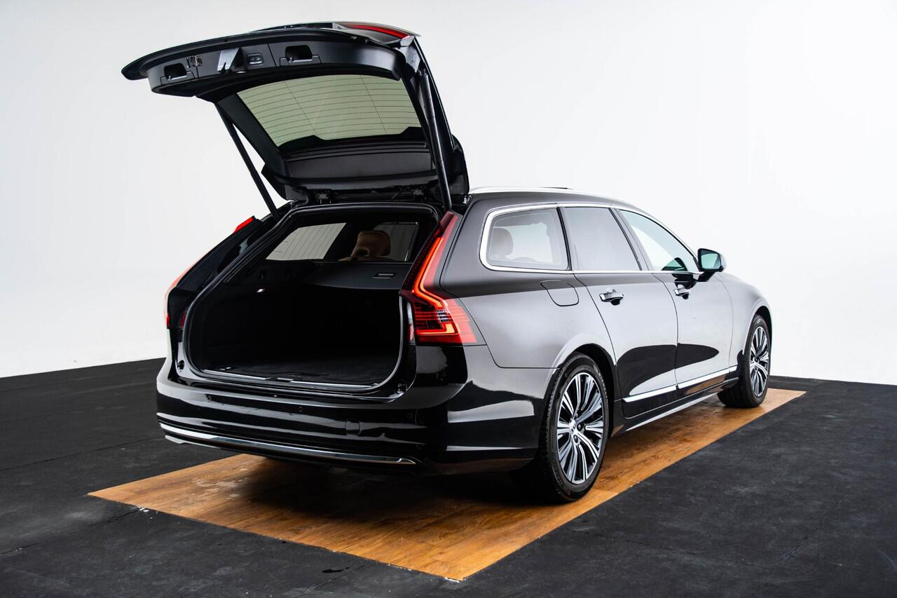 Volvo V90 2.0 B5 Inscription Trekhaak - Panoramadak - Head Up - Adaptive Cruise Control - Harman Kardon - Sensus Navigatie - Zongordijnen in de achterportieren - Parkeerverwarming met timer - Verwarmbaar stuurwiel -