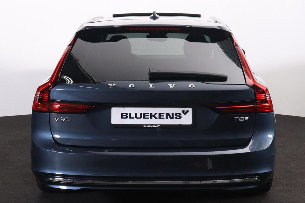 Volvo V90 T8 Recharge AWD Ultra Dark - Panorama/schuifdak - IntelliSafe Assist & Surround - 360º Camera - Harman/Kardon audio - Adaptieve LED koplampen - Verwarmde voorstoelen, stuur & achterbank - Parkeersensoren voor & achter - Elektr. bedienb. voorstoelen met ge