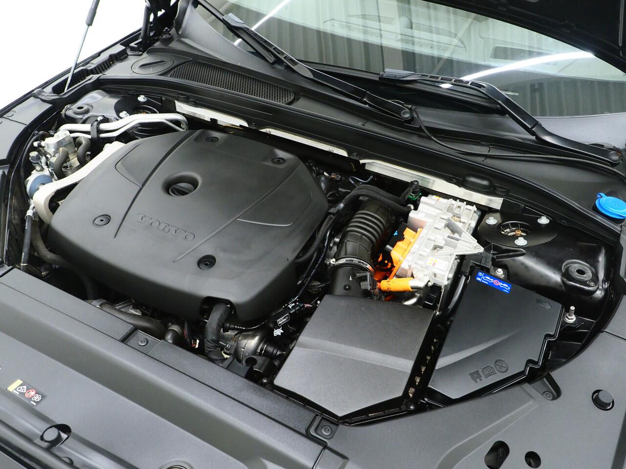 Volvo V90 2.0 T8 AWD Inscription | Panoramadak | Trekhaak | Bowers & Wilkins | 360 | Pilot Assist | Head Up