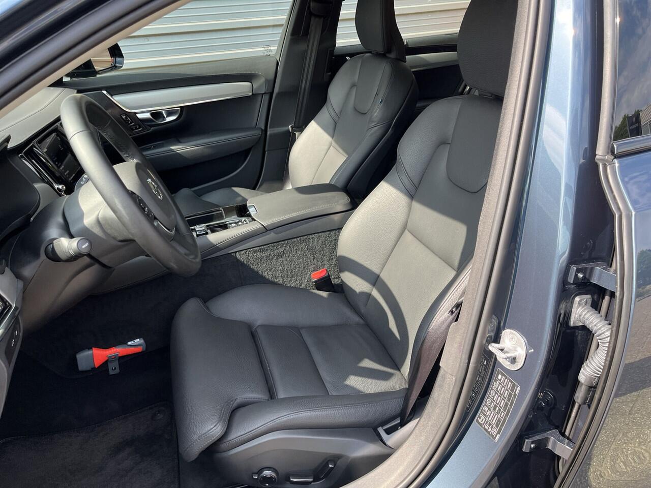 Volvo V90 T6 Plug-in hybrid AWD Ultra Dark / 360 Camera / Head-Up / Schuif/kanteldak / Trekhaak / Blis /