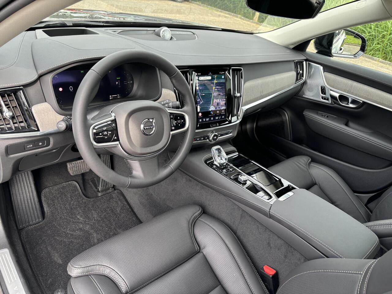 Volvo V90 T8 Plug-in hybrid AWD Ultra Executive Edition | Modeljaar 2026 | Privacy Glas | Bowers & Wilkins | Luchtvering | Massagestoelen |