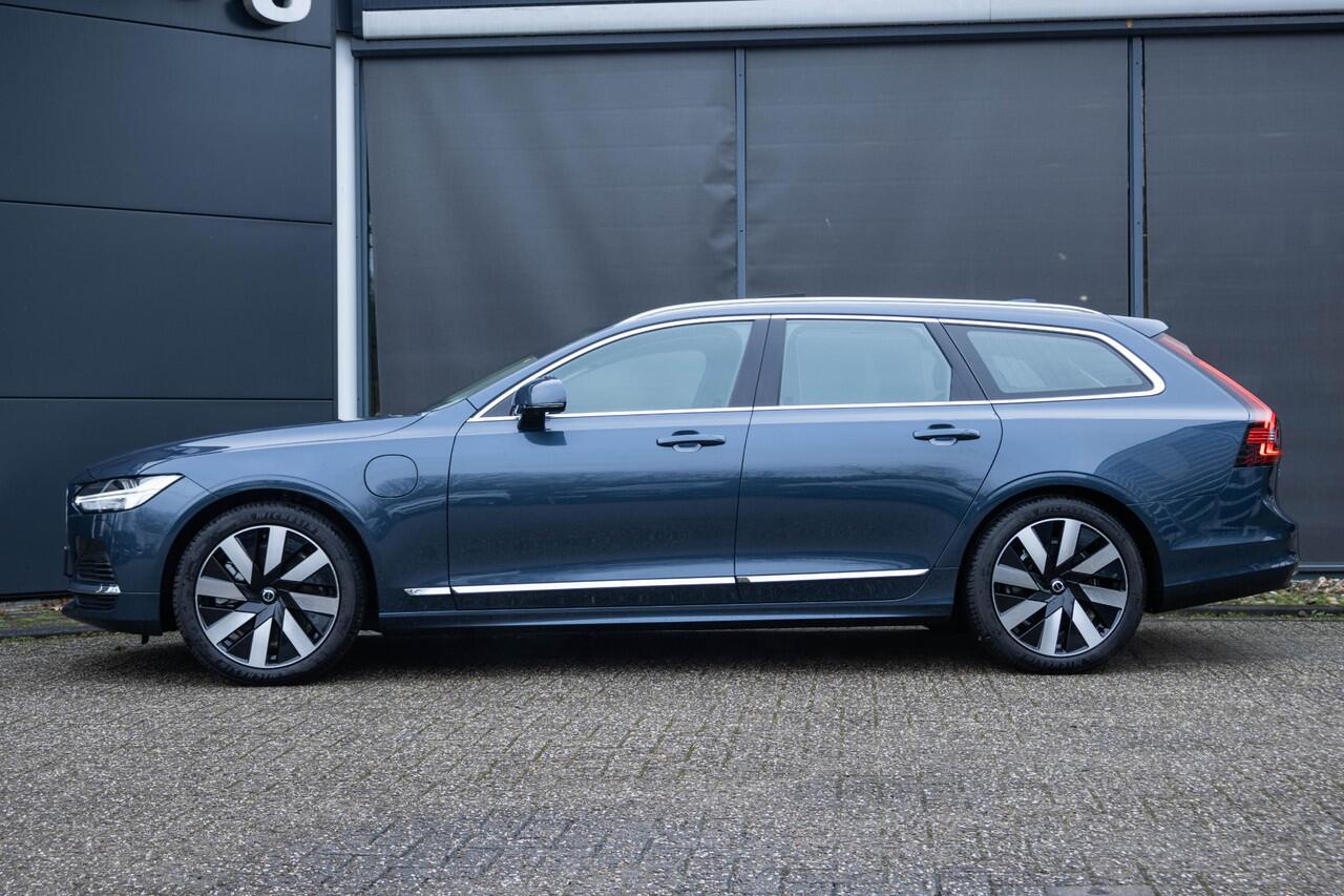 Volvo V90 T6 Automaat Plug-in hybrid AWD Ultra Bright | Verwarmbare voorstoelen | Verwarmbaar stuurwiel | Verwarmbare achterbank | Panoramadak | Premium audio by Harman Kardon | Rondom zichtcamera | 19 inch Lichtmetalen velgen | Alarmklasse 3