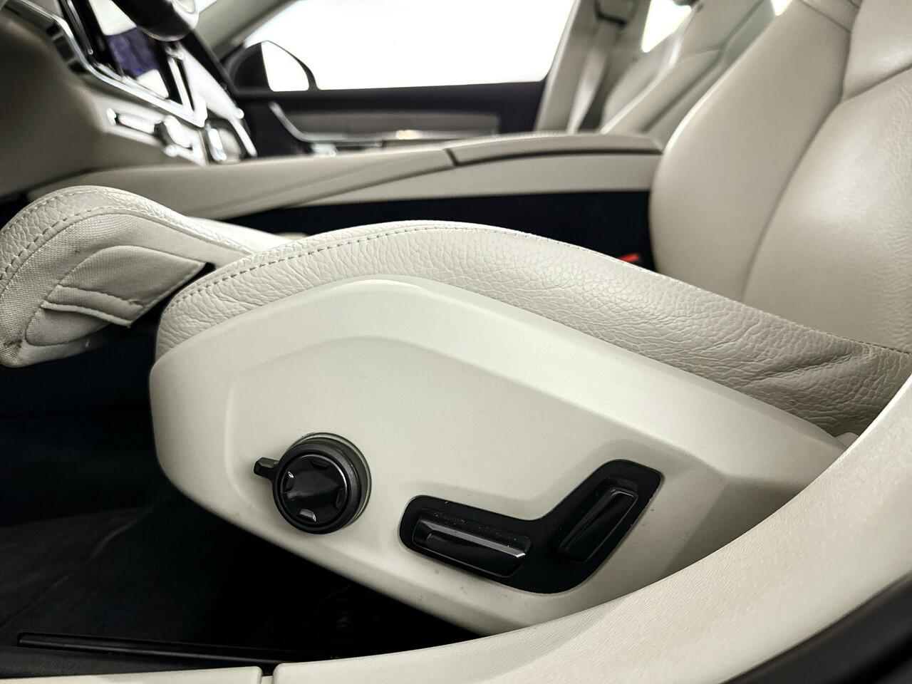 Volvo V90 T6 Plug-in hybrid AWD Core Bright | Parkeercamera | Harman Kardon | Stoel- en Stuurverwarming