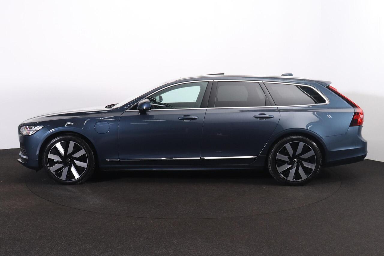 Volvo V90 T8 Recharge AWD Ultra Dark - Panorama/schuifdak - IntelliSafe Assist & Surround - 360º Camera - Harman/Kardon audio - Adaptieve LED koplampen - Verwarmde voorstoelen, stuur & achterbank - Parkeersensoren voor & achter - Elektr. bedienb. voorstoelen met ge