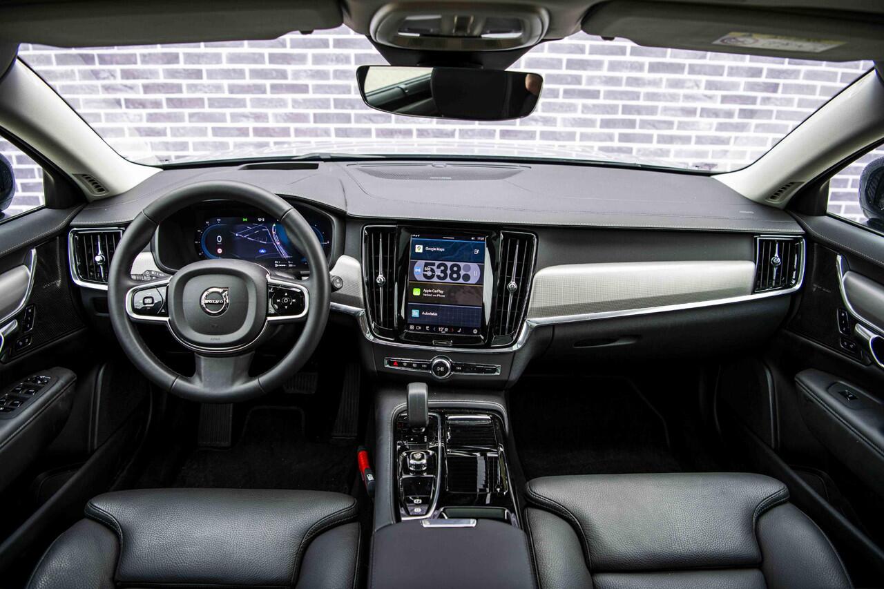 Volvo V90 2.0 T6 Plug-in hybrid AWD Ultra Dark | Schuif-/kanteldak | Trekhaak | Adaptieve LED koplampen | Harman Kardon audio | Adaptieve Cruise Control |