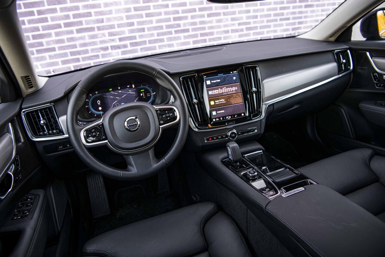 Volvo V90 2.0 T8 Plug-in hybrid AWD Ultra Dark | Trekhaak | Panoramadak | 360 Camera | Gelaagd Glas | Stoel en Stuurverwarming | Head Up Display | Leder Dashboard |