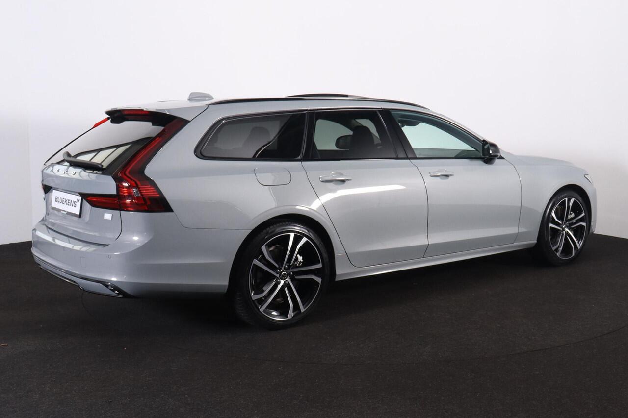 Volvo V90 T6 Recharge AWD Plus Dark - Luchtvering - Panorama/schuifdak - IntelliSafe Assist & Surround - Harman/Kardon audio - Parkeercamera achter - Verwarmde voorstoelen, stuur & achterbank - Parkeersensoren voor & achter - Elektr. bedienb. voorstoelen met geheug