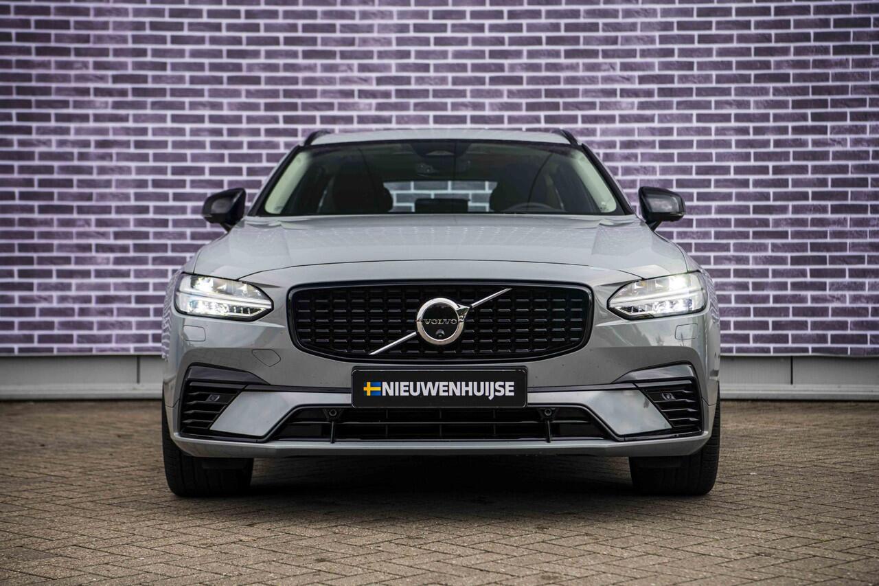 Volvo V90 2.0 T6 Plug-in hybrid AWD Ultra Dark | Schuif-/kanteldak | Trekhaak | Adaptieve LED koplampen | Harman Kardon audio | Adaptieve Cruise Control |