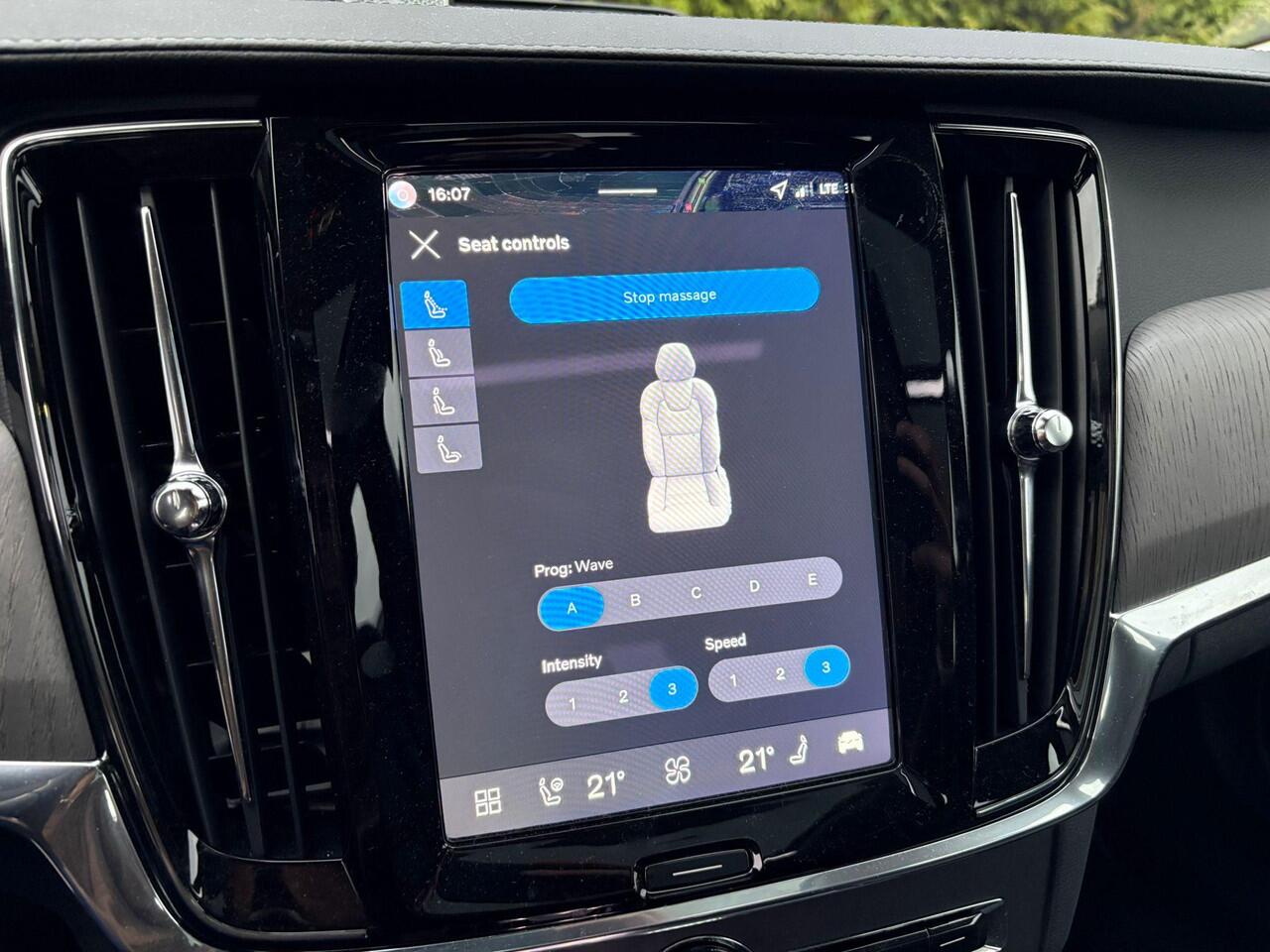 Volvo V90 T8 Plug-in hybrid AWD Ultra Dark | Bowers & Wilkins | Panoramadak | Stoelventilatie & Massage |