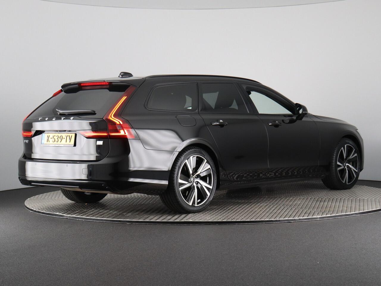 Volvo V90 2.0 T6 AWD R-Design (NL-Auto / Pano / H&K / Head-Up)