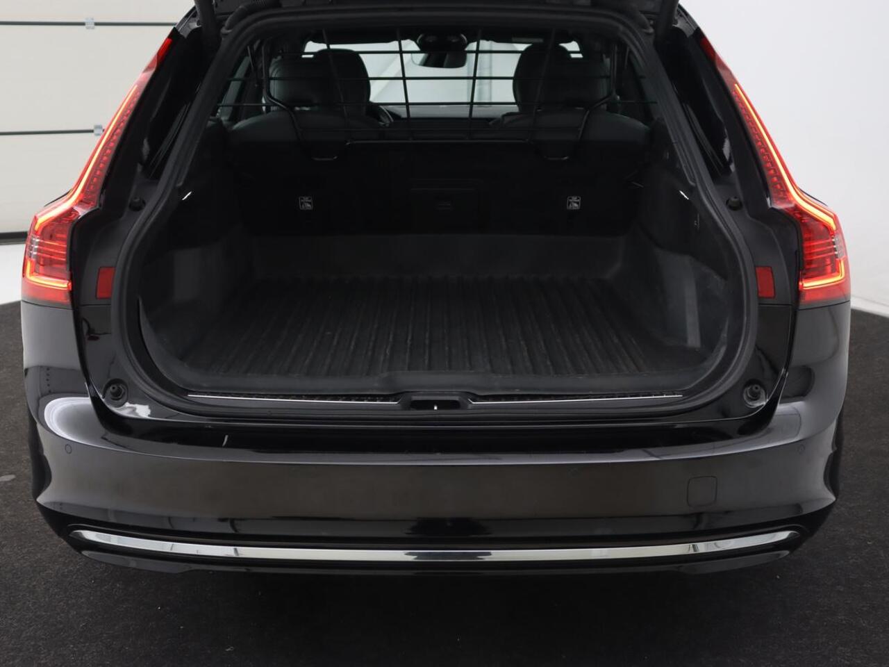 Volvo V90 2.0 T6 AWD Recharge Inscription | Panoramadak | Leder | Stoel & stuurverwarming | Trekhaak | Camera | Navigatie | Adaptive cruise | Full LED | PHEV | Plug In