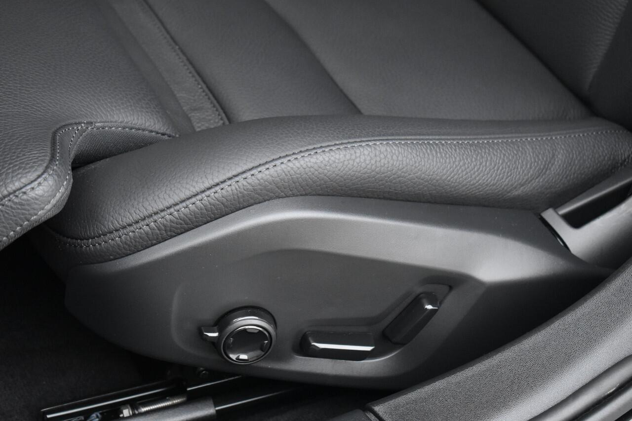 Volvo V90 T8 455PK Plug-in hybrid AWD Ultra Dark | 360 Camera | Trekhaak | Gelamineerd Glas |