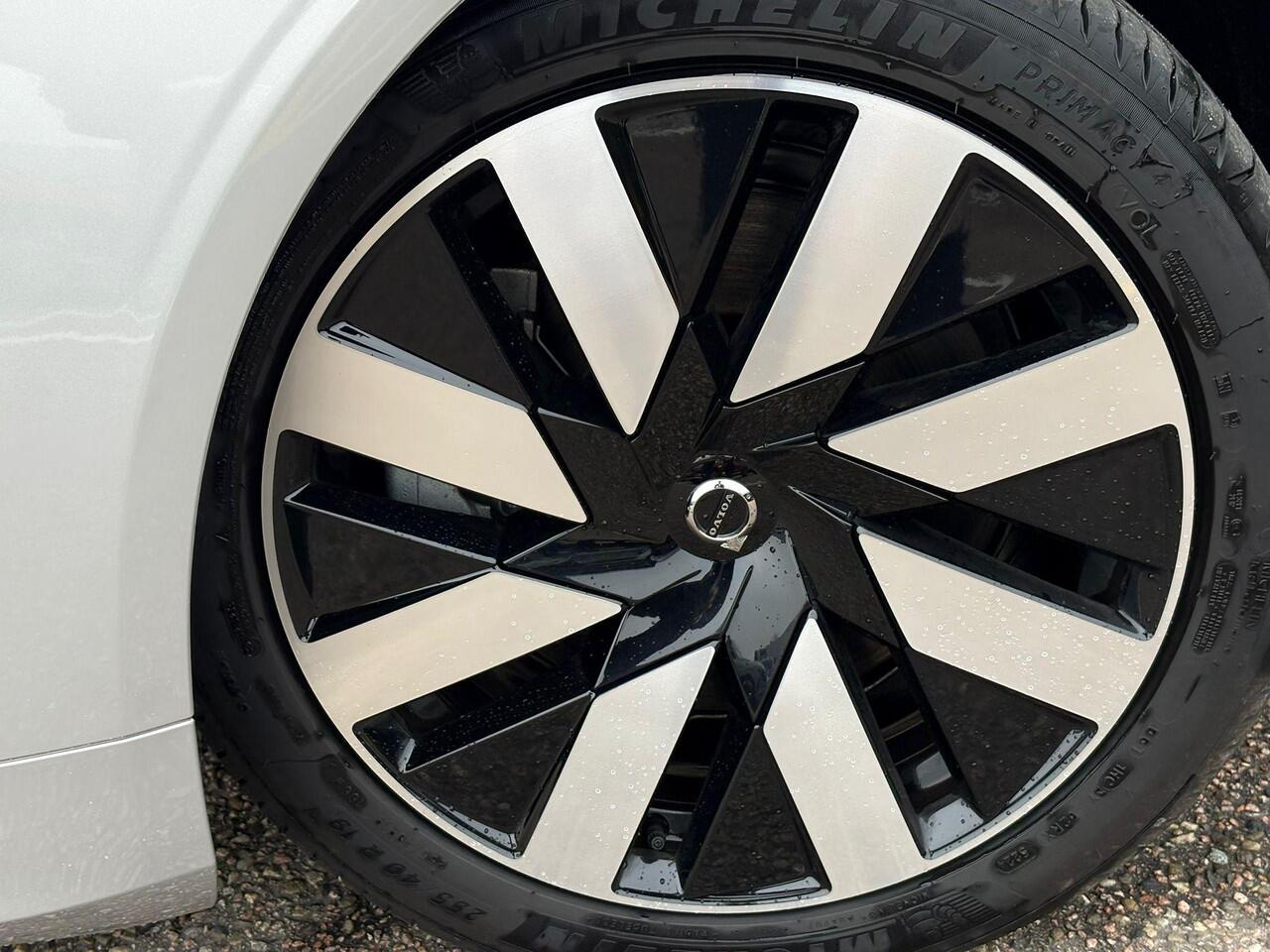 Volvo V90 T8 Plug-in hybrid AWD Ultra Dark | Panoramadak | Harman/Kardon | 360 camera | Trekhaak |