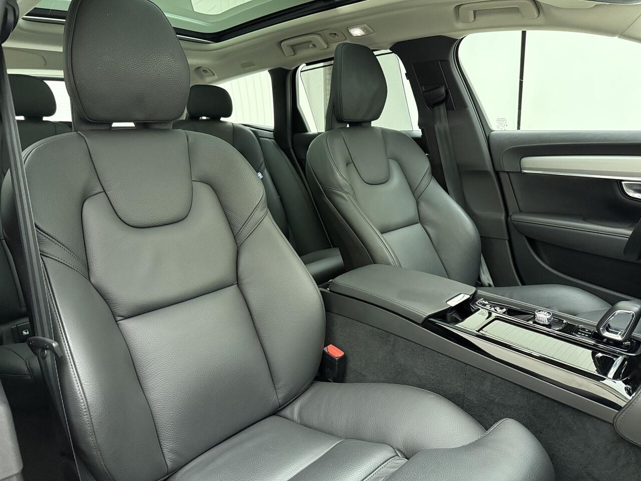 Volvo V90 T6 350pk AWD Ultra Dark / Dubbel glas / 19'' + All Season / Trekhaak / head-Up / Lederen Dashboard / Stoel + Stuurw. Verwarming / Full-LED / 360 Camera / Keyless /