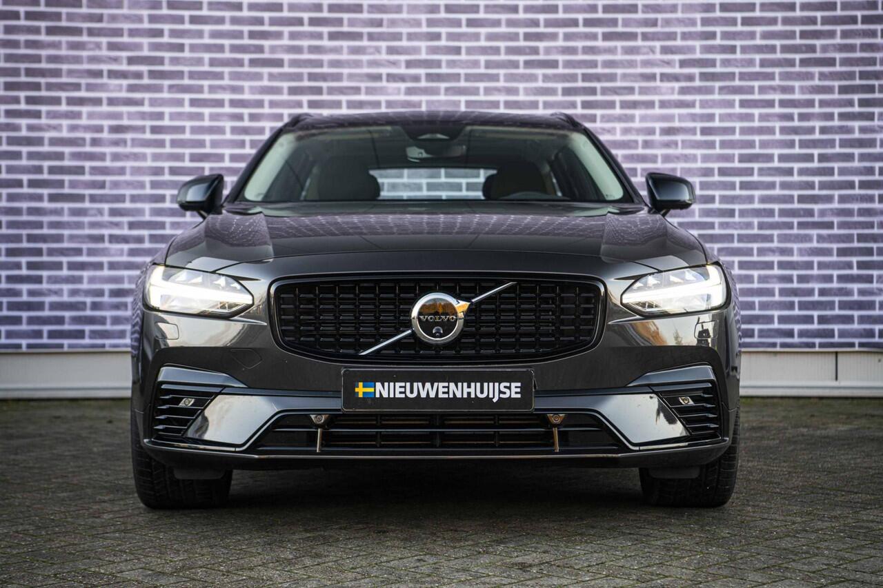 Volvo V90 2.0 T8 Plug-in hybrid AWD Ultra Dark | Trekhaak | Panoramadak | 360 Camera | Gelaagd Glas | Stoel en Stuurverwarming | Head Up Display | Leder Dashboard |