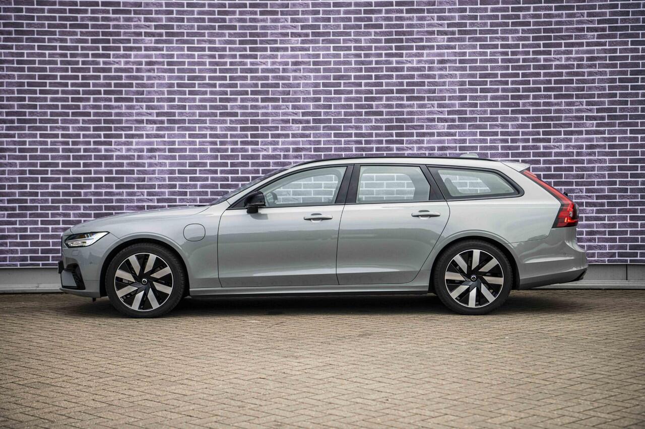 Volvo V90 2.0 T6 Plug-in hybrid AWD Ultra Dark | Schuif-/kanteldak | Trekhaak | Adaptieve LED koplampen | Harman Kardon audio | Adaptieve Cruise Control |