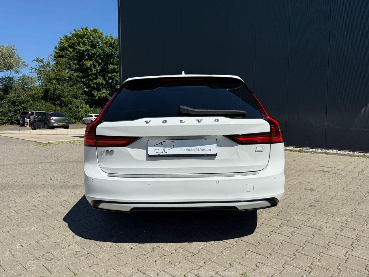 Volvo V90 2.0 T8 AWD R-Design luchtvering / B&W / pano / HUD