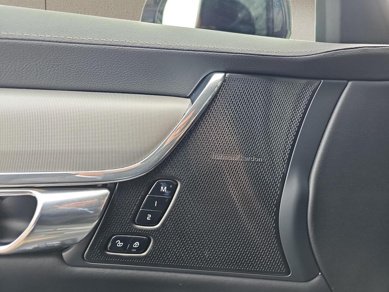 Volvo V90 2.0 T6 Plug-in hybrid AWD Ultra Dark | Trekhaak | Gelaagd glas | Harman/Kardon Audio | Panoramadak |