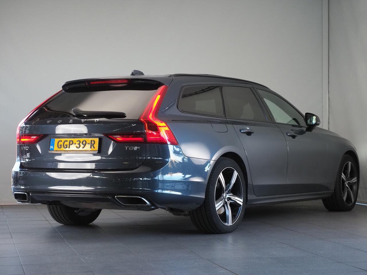 Volvo V90 2.0 T8 AWD Plug-in Hybrid R-Design | Luchtvering | Stoelventilatie | Massagestoelen | Panoramadak | Dodehoekdetectie | Pilot Assist | Head-Up Display | Stoelverwarming