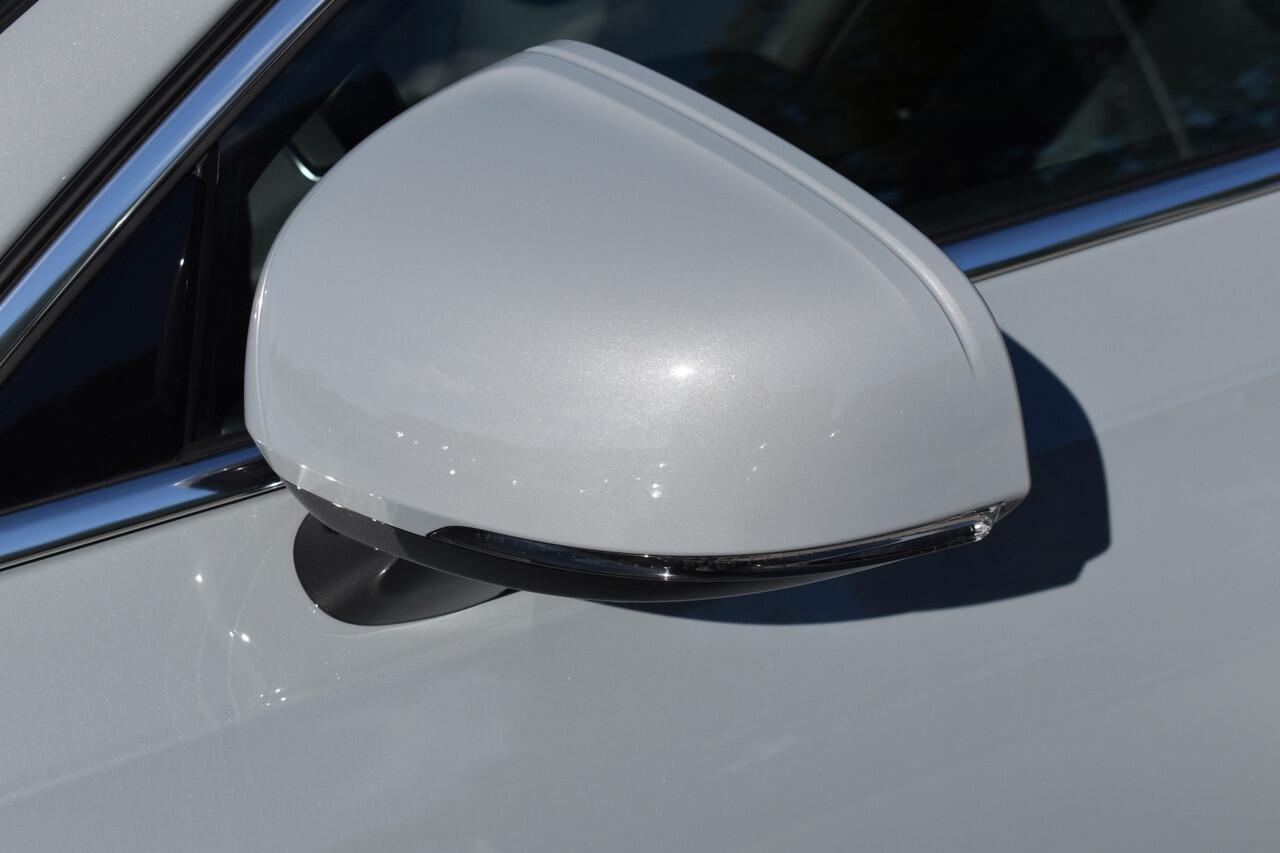 Volvo V90 T8 AWD 455PK Plug-in Hybrid Ultra Bright | HUD | B&W | 360 camera | Stuurverwarming | Panodak | 19"LMV |