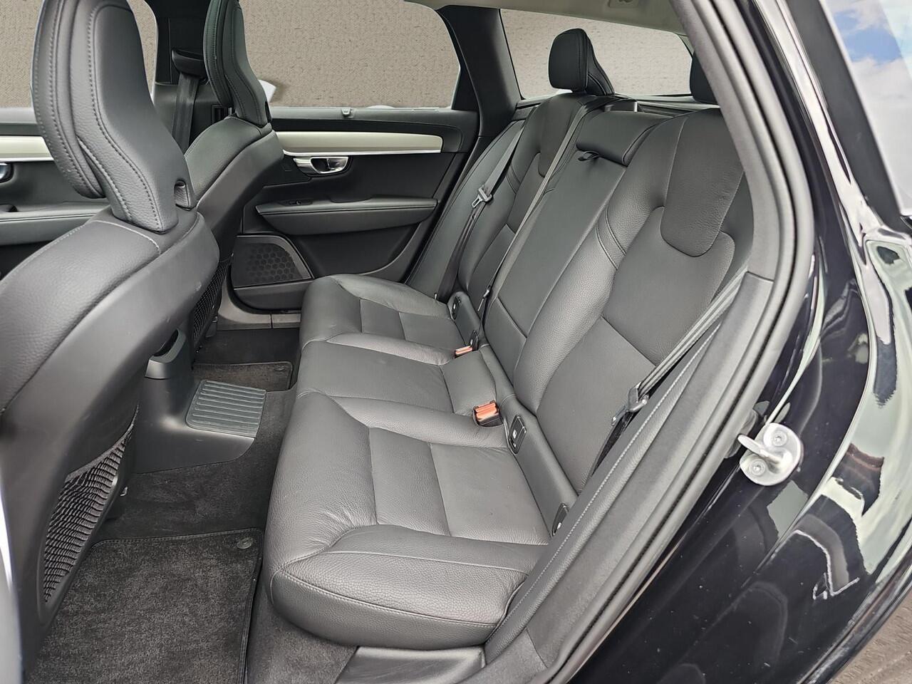 Volvo V90 2.0 T6 Plug-in hybrid AWD Ultra Dark | Trekhaak | Gelaagd glas | Harman/Kardon Audio | Panoramadak |