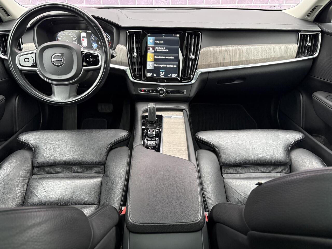 Volvo V90 Cross Country 2.0 B5 AWD Pro | Trekhaak | Schuif/kantel panoramadak | 360° Camera | Memory | Stoel/stuurverwarming | Intellisafe surround | BLIS | extra getint glas |