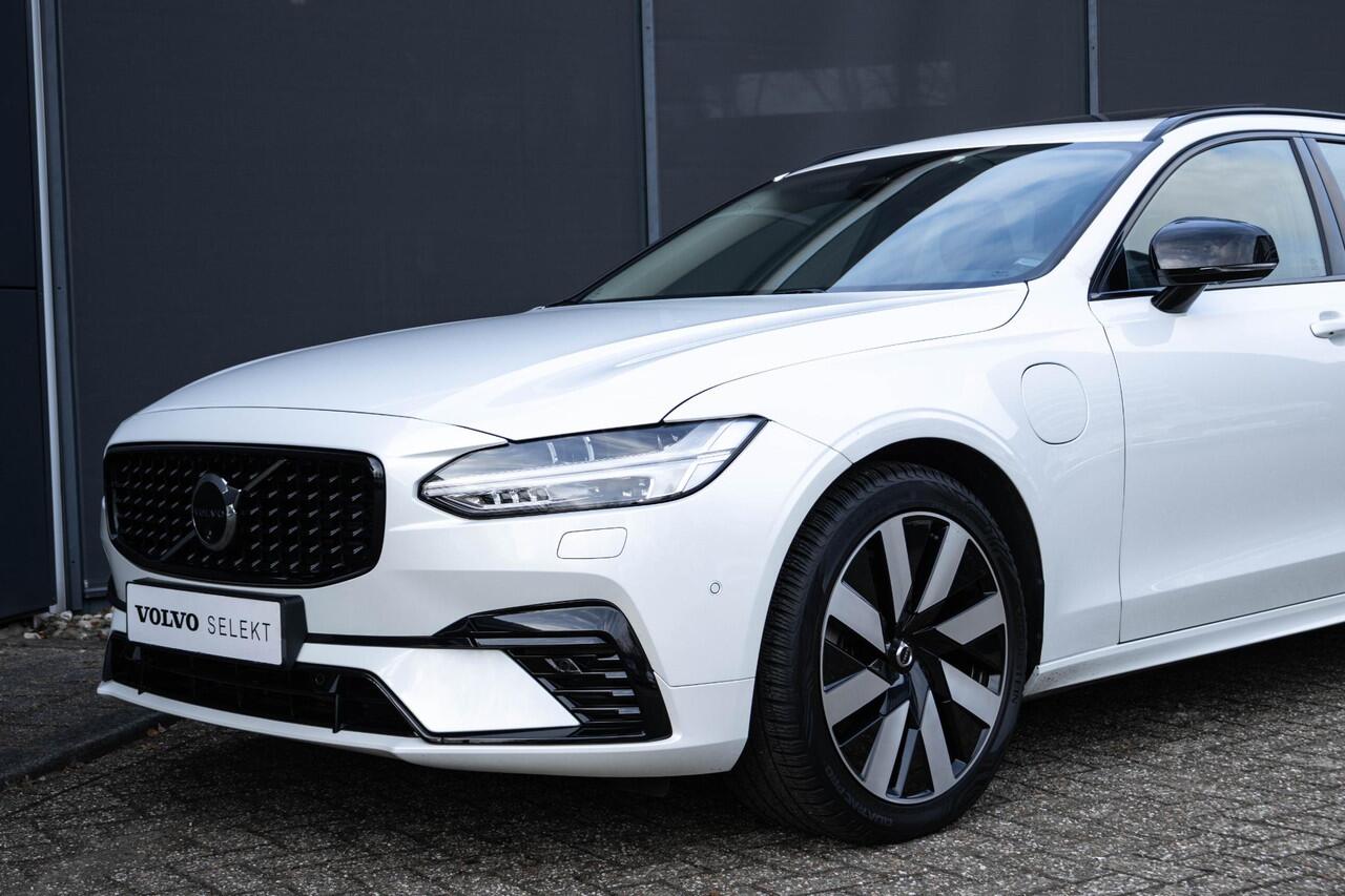 Volvo V90 T6 Automaat AWD Ultra Dark | Verwarmde Voorstoelen en Stuurwiel | Standkachel | Panoramisch Schuif-/Kanteldak | Harman Kardon Premium Audio | 360º Camera | Gelamineerde zijruiten en achterruit | Zonnescherm Zijramen Achter