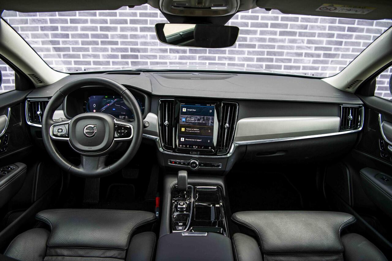 Volvo V90 2.0 T6 Plug-in hybrid AWD Ultra Dark | Trekhaak | Long Range | Panoramadak | Head-Up Display | Adaptive Cruise | Memory Seats | 360 Camera | Gelamineerd Glas | Harman Kardon | Power Seats |