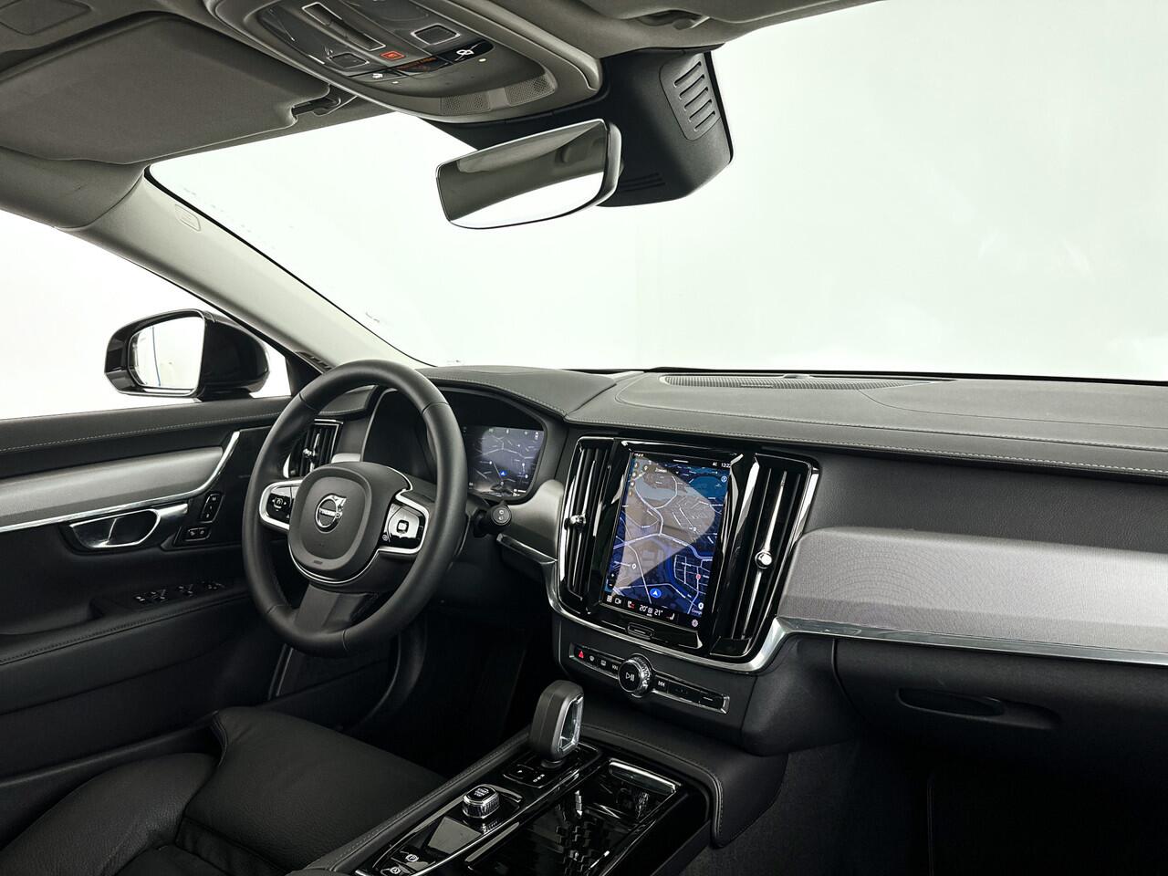 Volvo V90 T8 Plug-in hybrid AWD Ultra Dark | Panoramadak | 360° camera | Harman Kardon | Stoel- en Stuurverwarming | Trekhaak