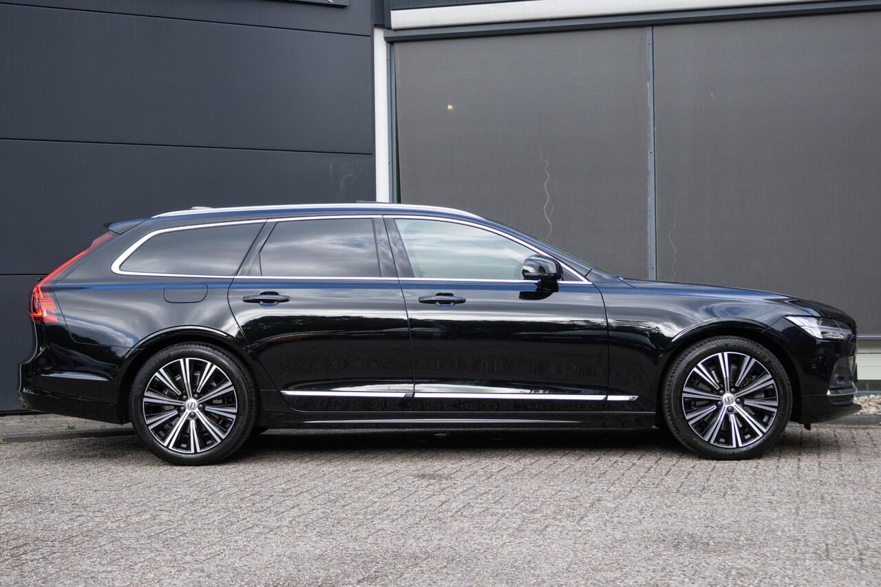 Volvo V90 B4 Plus Bright | Panoramadak met schuif-/kantelfunctie | Semi elektrische trekhaak | Premium audio by Harman Kardon | Verwarmbare voorstoelen, achterbank en stuurwiel | Adaptieve cruise control | Rondom zichtcamera | Alarm klasse 3 | Google Navigatie |