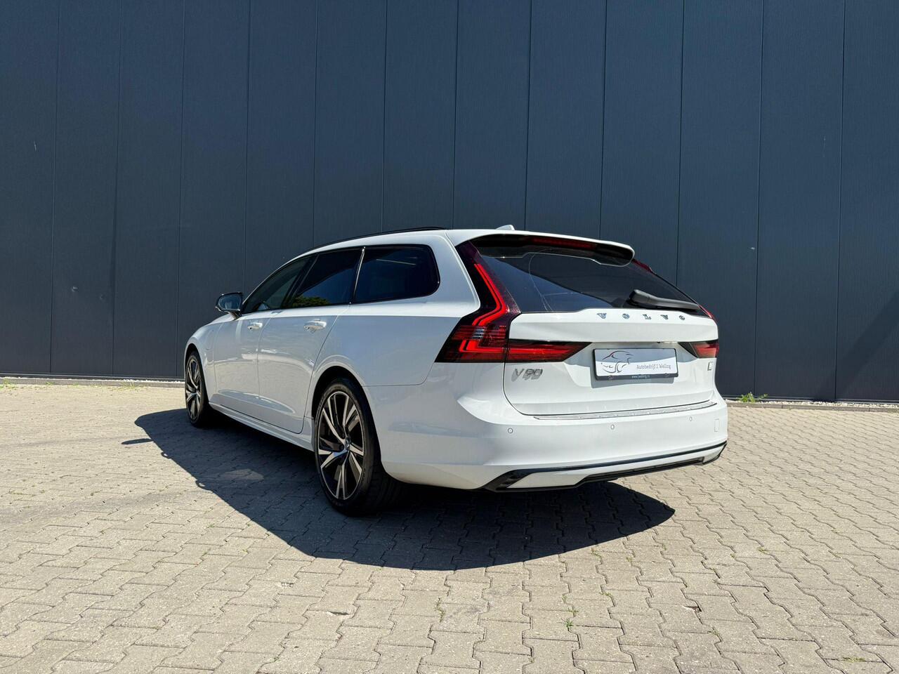 Volvo V90 2.0 T8 AWD R-Design luchtvering / B&W / pano / HUD