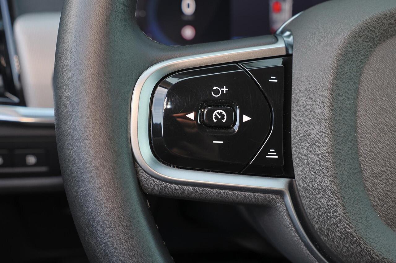 Volvo V90 T6 Recharge AWD Plus Dark - IntelliSafe Assist & Surround - Harman/Kardon audio - 360º Camera - Adaptieve LED koplampen - Verwarmde voorstoelen, stuur & achterbank - Parkeersensoren voor & achter - Elektr. bedienb. voorstoelen met geheugen - Extra getint 