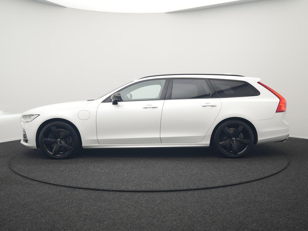 Volvo V90 T8 AWD R-Design Plug In Hybrid 394pk Dealer O.H. PHEV | Adaptive Cruise | 360 Camera | Black Optic | Alcantara Sportstoelen Memory & Verwarmd | Apple Carplay | Keyless | Blis | Virtual | Navigatie | 19"L.M |