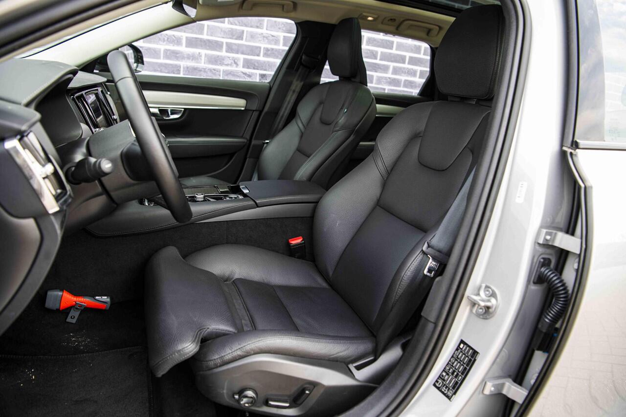 Volvo V90 2.0 T6 Plug-in hybrid AWD Ultra Dark | Trekhaak | Long Range | Panoramadak | Head-Up Display | Adaptive Cruise | Memory Seats | 360 Camera | Gelamineerd Glas | Harman Kardon | Power Seats |