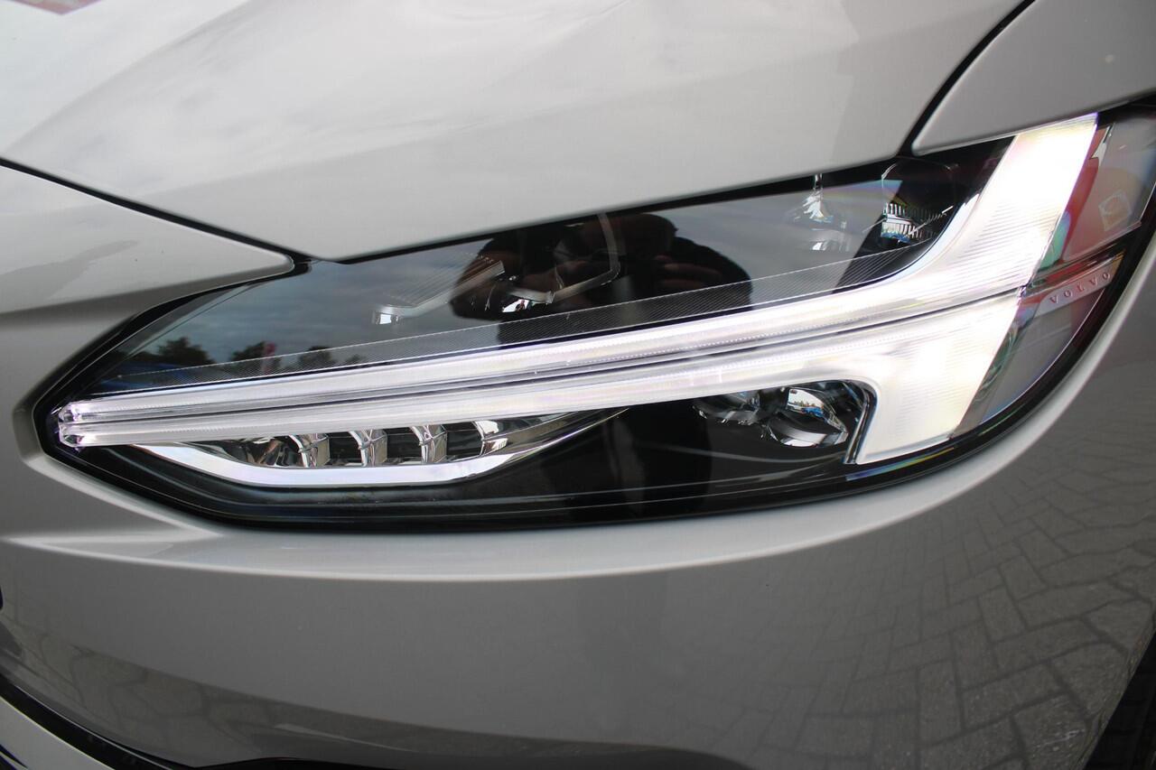 Volvo V90 B5 250PK ULTIMATE DARK | PANORAMISCH SCHUIF/KANTEL DAK | HARMAN KARDON PREMIUM AUDIO | FULL-LED ACTIVE HIGH BEAM KOPLAMPEN | LED MISTLAMPEN VOOR | POWER SEATS - BESTUURDERS- EN PASSAGIERSSTOEL ELEKTRISCHVERSTELBAAR MET GEHEUGEN, ELEKTRISCH VERSTELBARE ZI