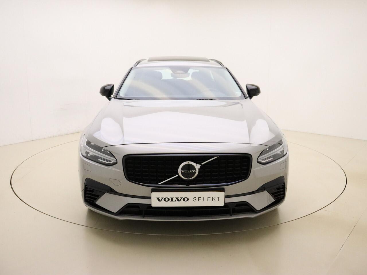 Volvo V90 T6 350pk AWD Ultra Dark / 360 Camera / Head-Up / Schuif/kanteldak / Trekhaak / BLIS / Harman&Kardon / Elektr. Stoelen / Full-LED / Lederen Dashboard /