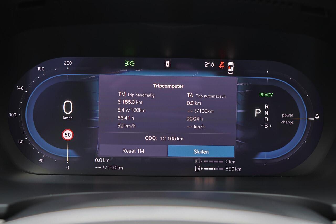 Volvo V90 T6 Recharge AWD Ultra Dark - Luchtvering - Panorama/schuifdak - IntelliSafe Assist & Surround - 360º Camera - Harman/Kardon audio - Adaptieve LED koplampen - Verwarmde voorstoelen, stuur & achterbank - Parkeersensoren voor & achter - Elektr. bedienb. voor